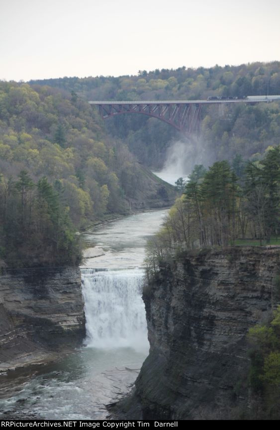 NS 4222 leads 310 0ver the Genesee arch bridge